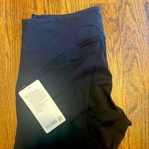 Lululemon InStill HR Tight 25”. Size 16 never worn, tags still attached